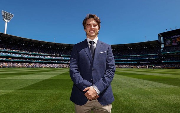 С новым шлемом Пиастри готов к новому сезону