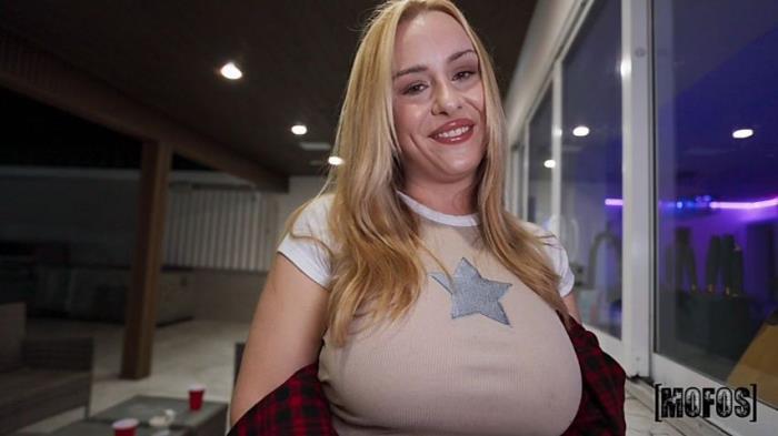 Zoey Uso - That Girl Zoey [SD 480p]