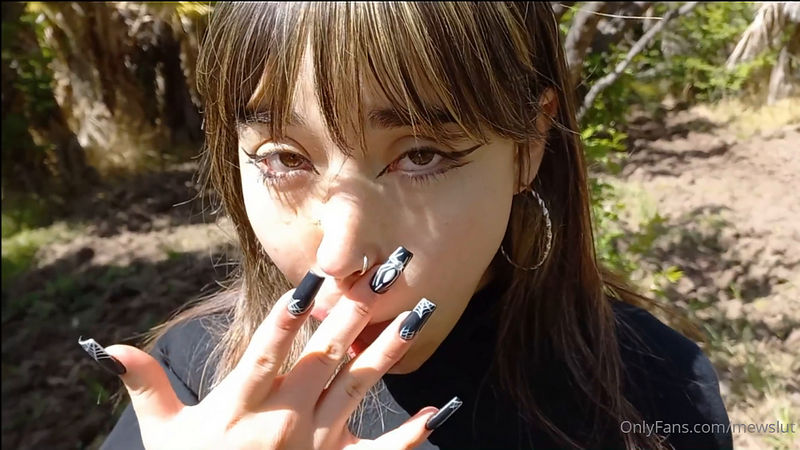 Mewslut  Yesterday We Went For A Walk Like Every Morning And We Sneaked Into A Farm It Seemed Very Calm (Onlyfans) FullHD 1080p