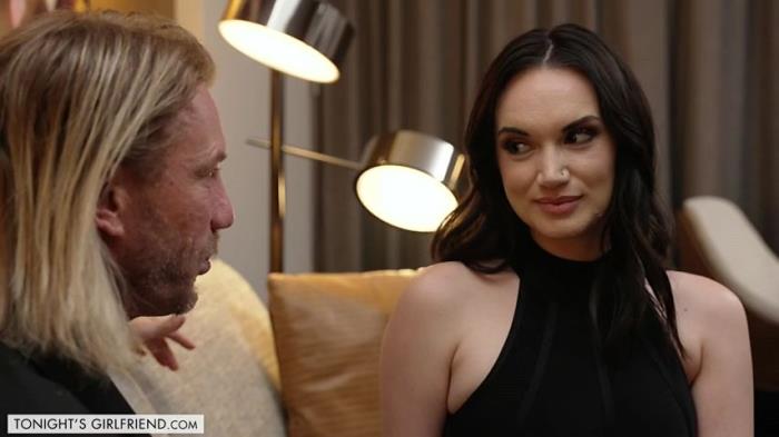 Paris Lincoln - Paris Lincoln proves she's the perfect fit for the part as she transforms into a professional secretary for an intimate, roleplay - driven fan experience [SD 480p]