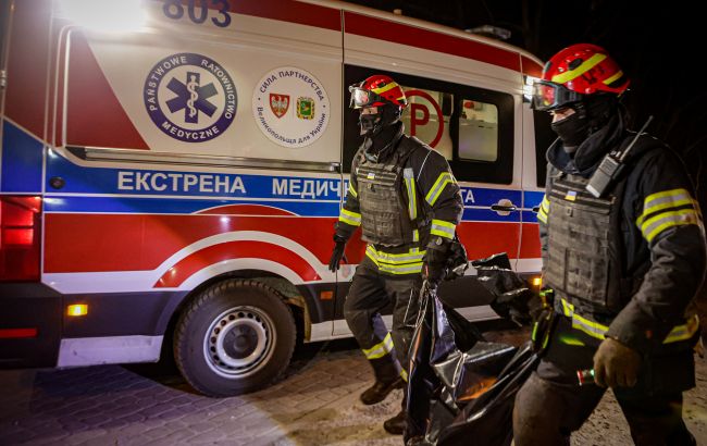 Ночной обстрел Херсона: россияне ударили из РСЗО по жилым кварталам, есть раненые