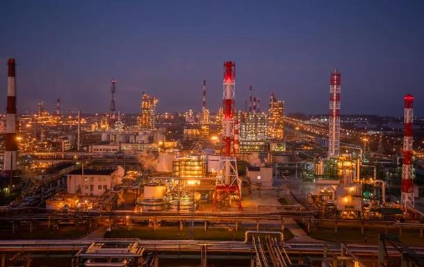 Россия возобновила работу НПЗ после паузы в украинских атаках - СМИ