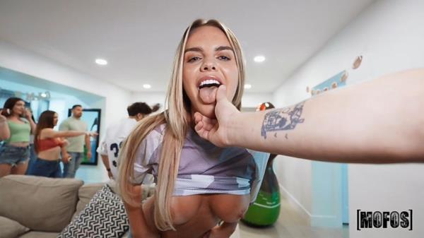 Kate Dalia - Game Day With Kate [FullHD 1080p]