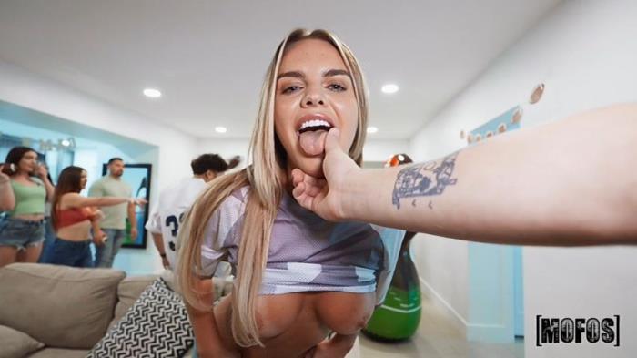 Kate Dalia - Game Day With Kate [FullHD 1080p]