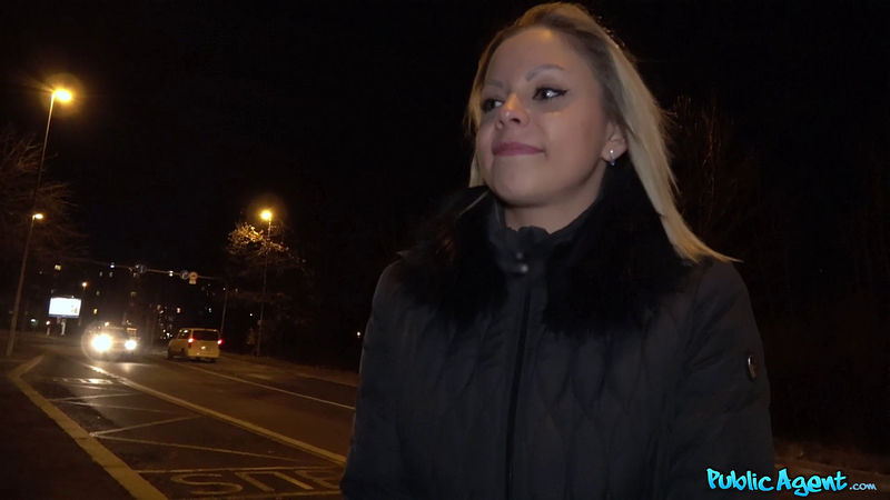 Lili Parker : Sexy ass hunting on the streets (PublicAgent/FakeHub) FullHD 1080p