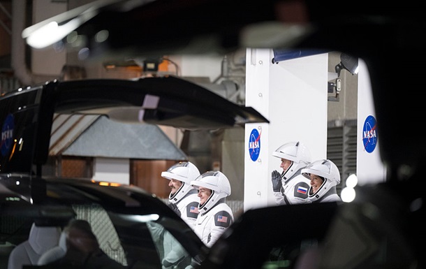 Falcon 9 доправил четырех астронавтов на МКС