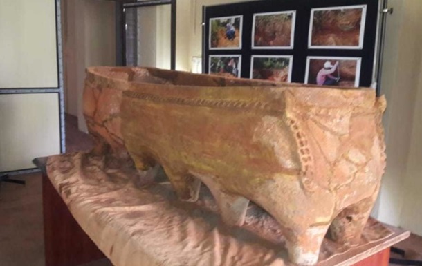 В Южной Индии нашли уникальный 2300-летний терракотовый саркофаг