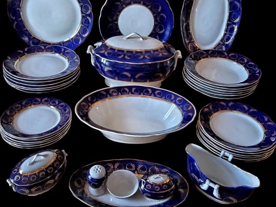 «Сервіруючи стіл кобальтовим сервізом, важливо враховувати деякі нюанси», — колекціонерка Людмила Карпінська-Романюк