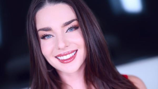 Maddie Wren - Sweet Nurse Maddie Wren Meets the Amateur Allure Couch [FullHD 1080p]