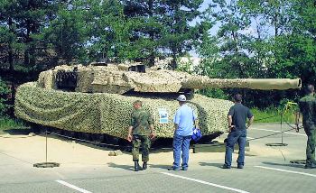 Leopard 2A6 (Camouflaged) Walk Around