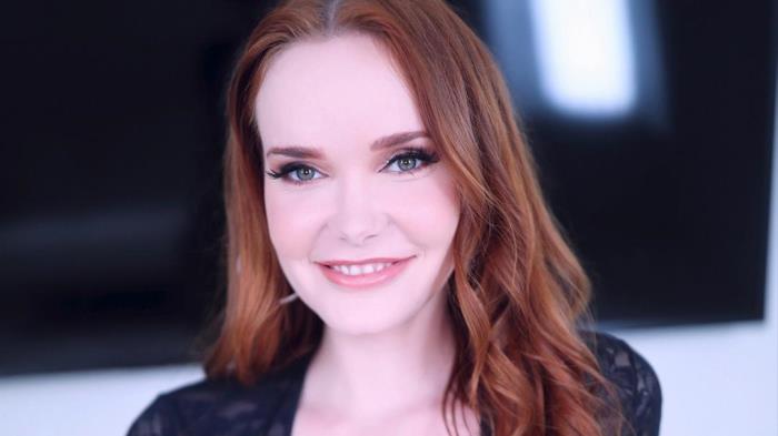 Chloe Foxxe - Chloe Foxxe's Fiery Red Locks Shine in Her Amateur Allure Debut [FullHD 1080p]