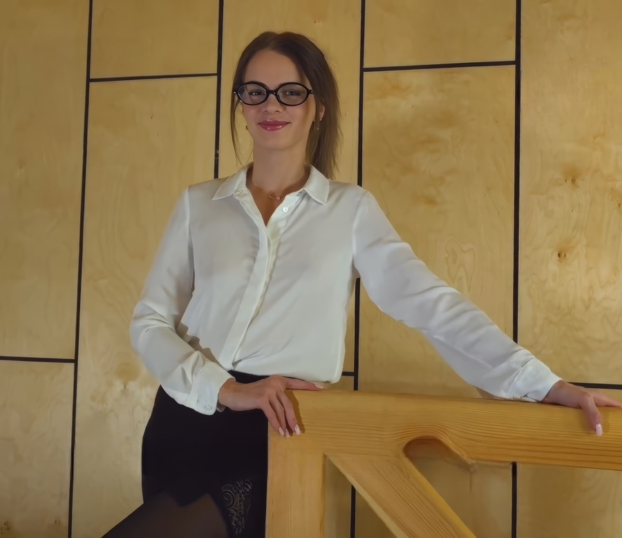 S-Wife Katy The Boss Fucks The Cunning Secretary In The Office