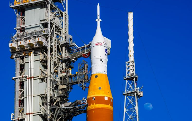 NASA снова отложило запуск пилотируемой миссии на Луну