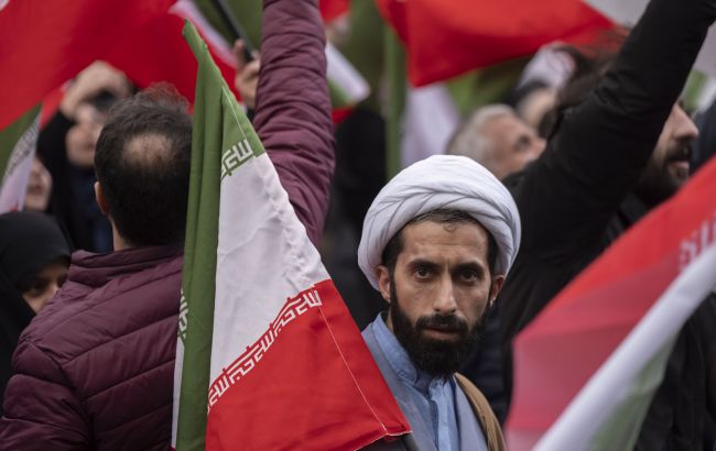 Нефть, цены на АЗС и дефицит ПВО: как удары по Ирану повлияют на Украину