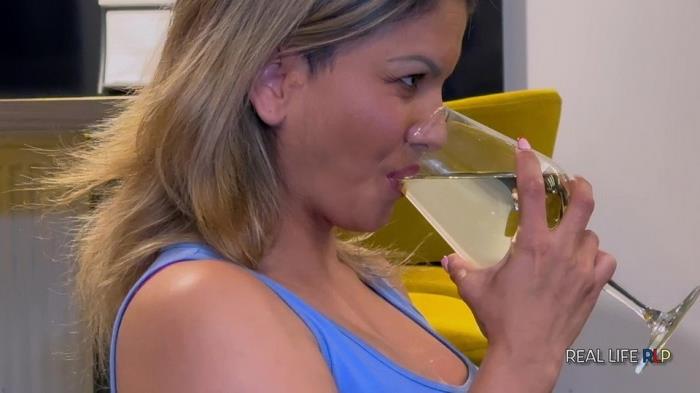 Cindy Gold - Real Life Porno 37: Cindy Gold - Rimming, Piss Drinking, Anal and Hard Sex [FullHD 1080p]