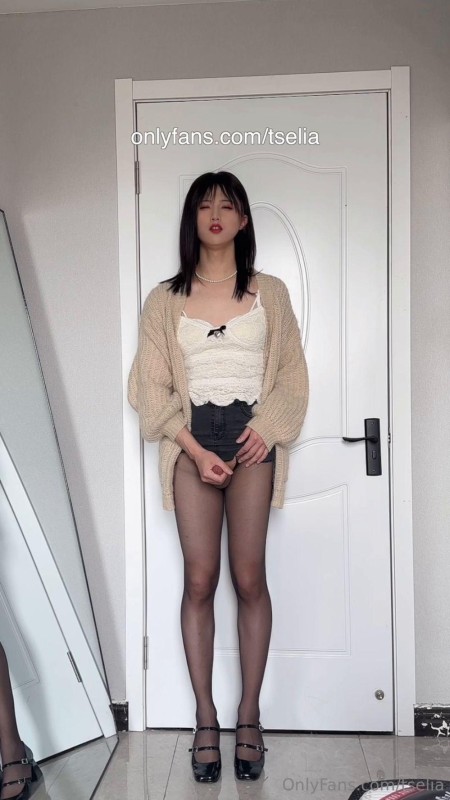 Elia Blaine, tselia, SukiTRANS- Cute transgender girl in miniskirt and stockings - 1920p