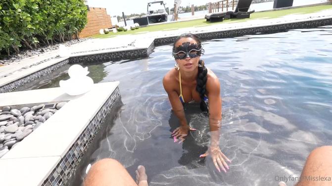 Miss Lexa - Squirting Outdoor