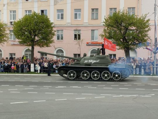 Дожилися: окупанти везуть на передову танки 1950-х років випуску