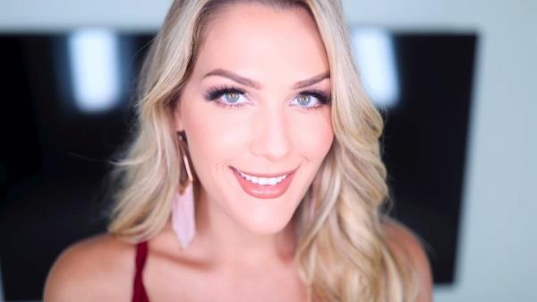 Savvy Suxx - Amateur Allure Introduces Savvy Suxx, a Beautiful Blonde Loves it When a Guy Uses Her Mouth [FullHD 1080p]