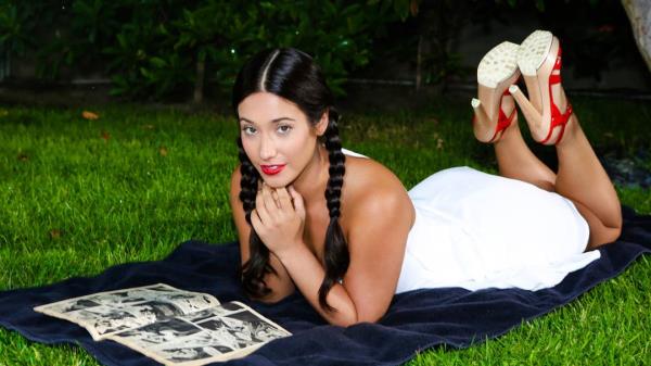 Eva Lovia, Toni Ribas - Innocence [HD 720p]