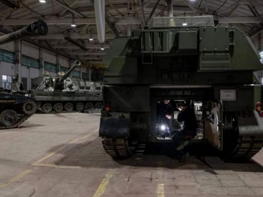 Британська помилка: селфі з гаубицями розкрило секретні майстерні в Україні