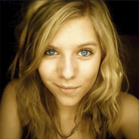 Aurora - Puppet (2012) mp3