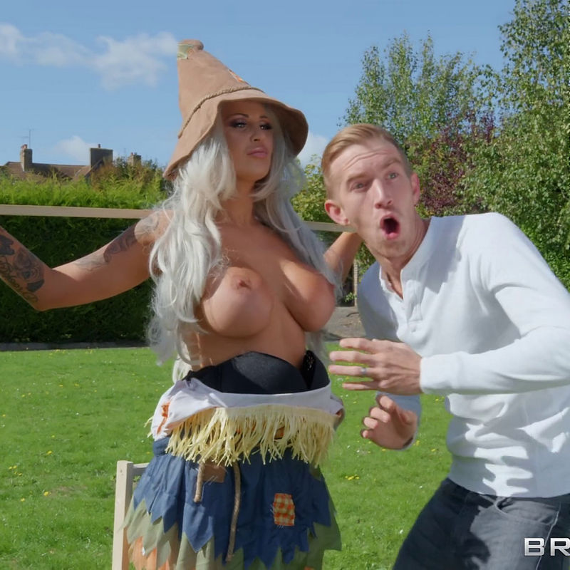 Brooklyn Blue � Sex with the Scarecrow (Brazzers) FullHD 1080p