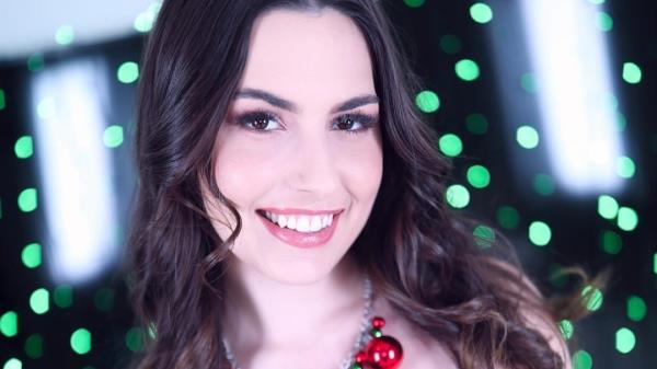 Chanel Camryn - Chanel Camryn Returns To Amateur Allure For A Holiday Suck And Fuck. Featuring A Surprise Gift! [FullHD 1080p]