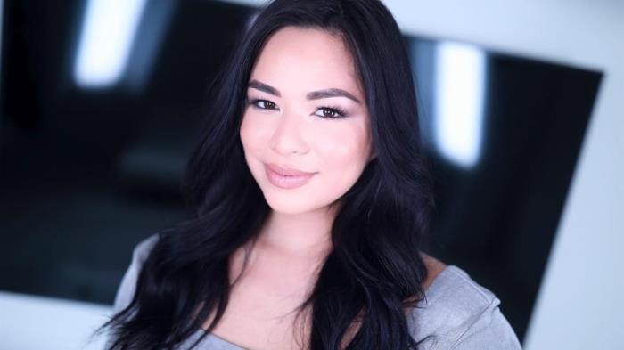 Scarlett Alexis - Amateur Allure Welcomes Scarlett Alexis To Give Head, Get Fucked And Swallow A Hot Load [FullHD 1080p]