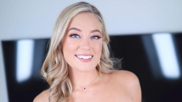 River Lynn - Amateur Allure Introduces River Lynn, Beautiful Southern Girl Sucks, Fucks And Swallows [FullHD 1080p]