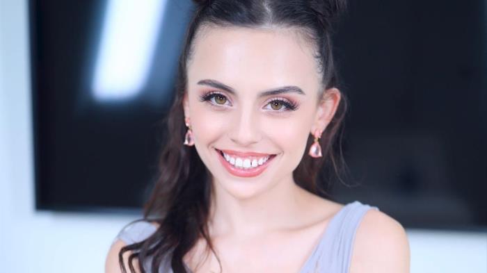 Angel Windell - Amateur Allure Introduces Angel Windell, Cute English Tutor Explores Her Wild Side [FullHD 1080p]