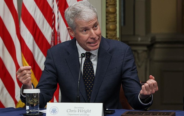 США обещают не снимать санкции с российской нефти