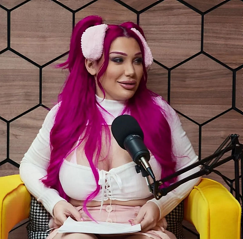 Lily Lou  The Brazzers Podcast Episode 1 (BrazzersExxtra/Brazzers) FullHD 1080p