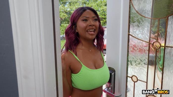 Avery Jane - Avery Jane Surprises Fan With Booty [SD 480p]