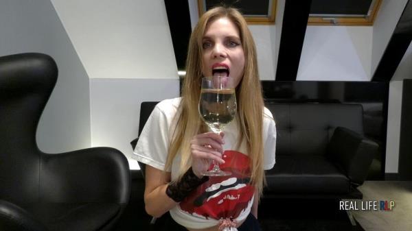 Johanka Ark - Real Life Porno 40: Johanka Ark - Rimming, Piss Drinking and Hard Sex [FullHD 1080p]