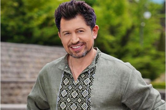 Відомий український ведучий потрапив в ДТП: що відомо про наслідки