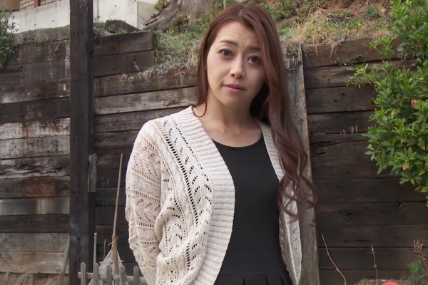 Public Naughtiness With Horny Idol Maki Hojo