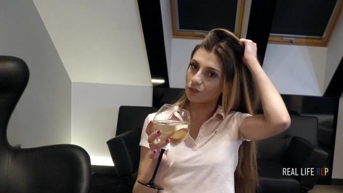 Nicole Sweet - Real Life Porno 41: Nicole Sweet - Rimming, Piss Drinking and Hard Sex [FullHD 1080p]