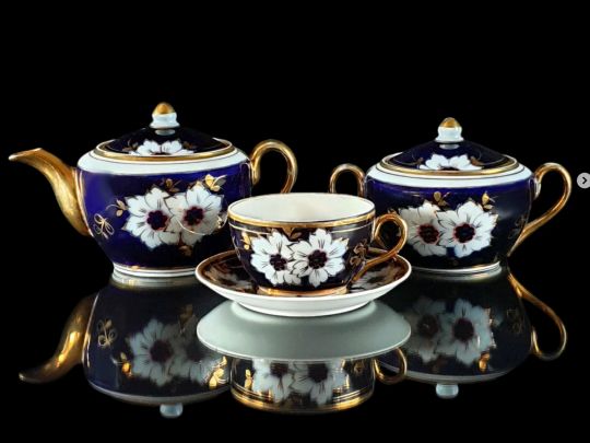 «Магія яблуневого саду робить ці сервізи мрією багатьох людей і сьогодні», — колекціонерка Людмила Карпінська-Романюк