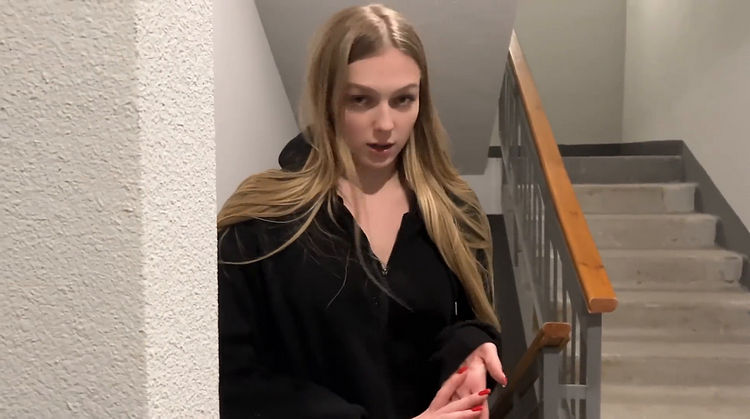 Bred a Girl For a Blowjob In The Entrance  Arisha Mills Arisha Mills (Onlyfans) FullHD 1080p