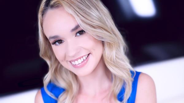 Khloe Kingsley - Amateur Allure Introduces Khloe Kingsley, A Tall Thin Blonde Swallows For The First Time [FullHD 1080p]