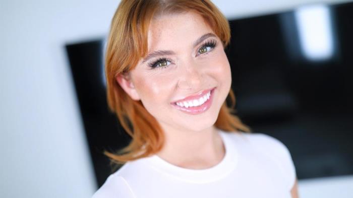 Stella Luxx - Amateur Allure Introduces Stella Luxx, Beautiful Redhead Fashion Model Sucks, Fucks And Swallows [FullHD 1080p]