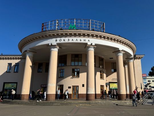 Частина Києва залишилася без води та метро через проблеми з електрикою