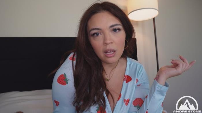 Scarlett Venom - Curvy Stepsis Scarlett Venom Seduces You in Her Sexy Pajamas [FullHD 1080p]