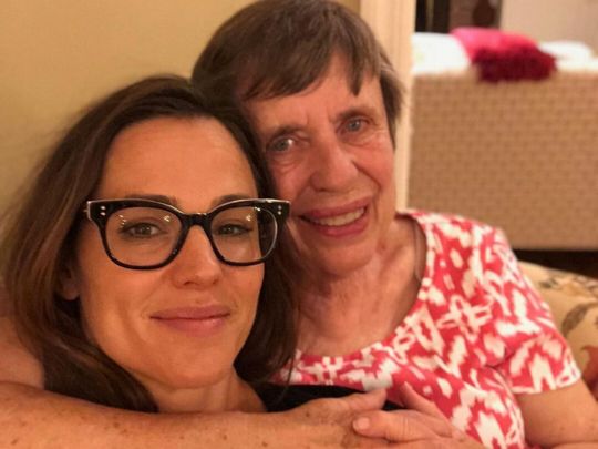 Сто мільйонів тортів і запах хліба: Дженніфер Гарнер розповіла про сімейні традиції та дебют своєї мами у кулінарному шоу