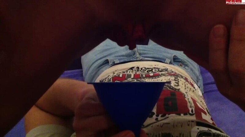 MuskelladyFlexi - NS durch den Trichter teil 2 [HD 720P]  (MyDirtyHobby)