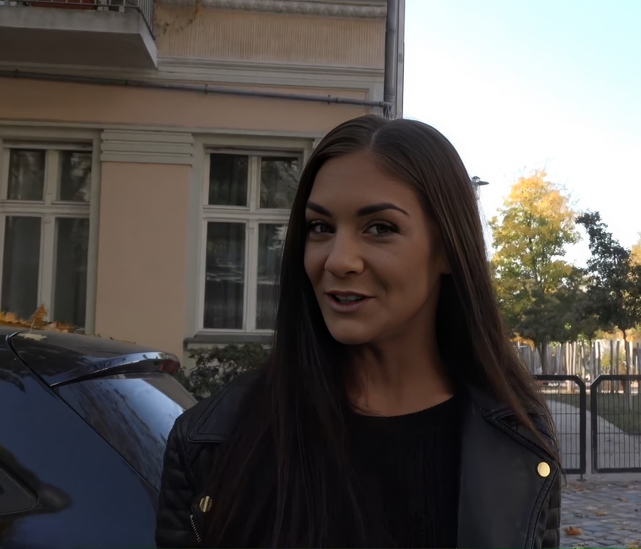 Lullu Gun A Young German Woman Went To Her Ex-Boyfriend's House For Sex