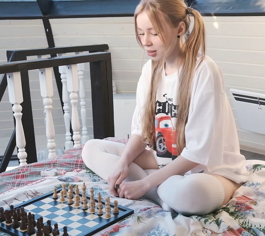 Yuiwoo Beautiful Roommate Girl Lost a Blowjob Bet And Got Fucked