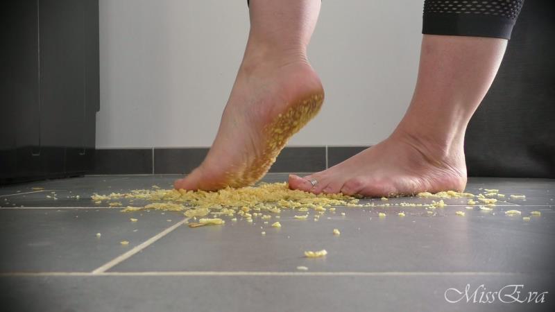 France Goddess Eva - Crushing chips Rabaissement [FullHD 1080P]