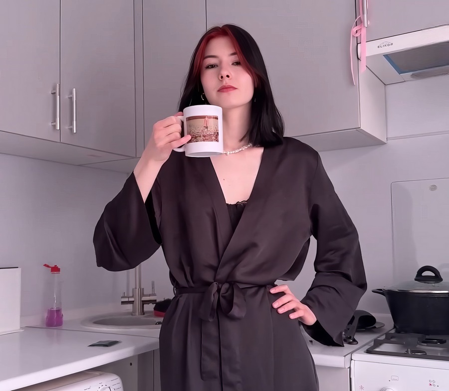 Cutie Kim I Helped An Old Acquaintance Move And She Gave Me Fuck